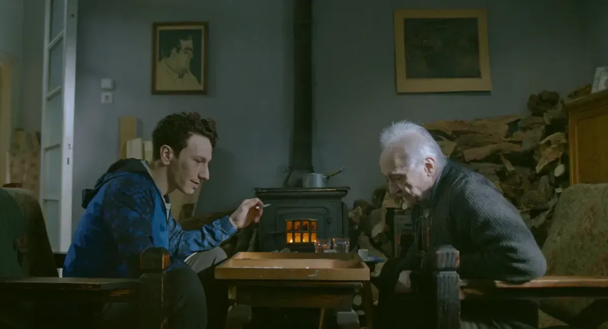 APOSTRATOS.00_40_54_00.Still024_converted.webp