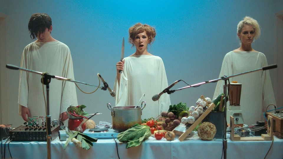 «Flux Gourmet»: ο Μάκης Παπαδημητρίου στο παλαβό σύμπαν του Πίτερ Στρίκλαντ