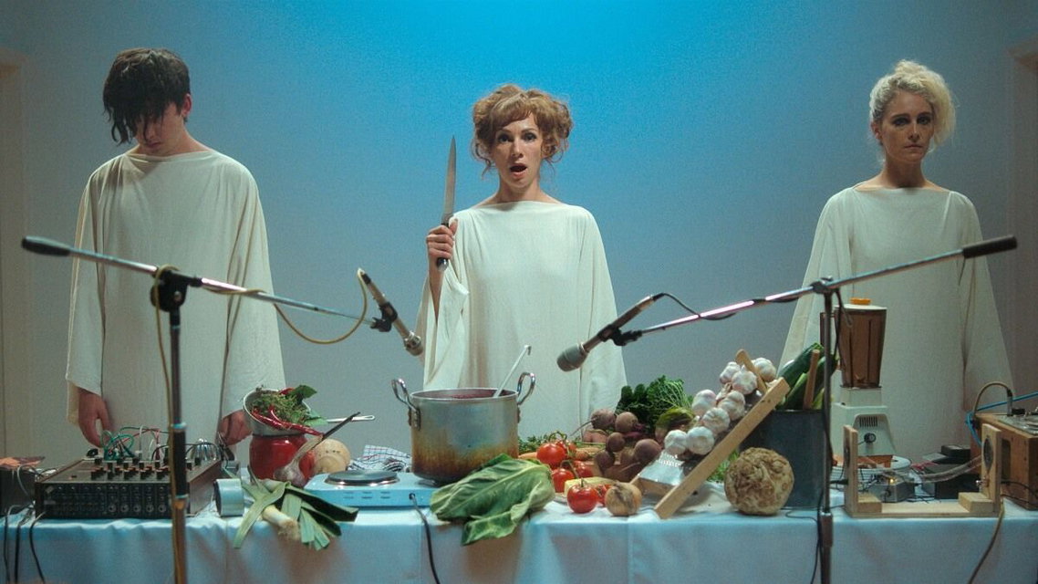 «Flux Gourmet»: ο Μάκης Παπαδημητρίου στο παλαβό σύμπαν του Πίτερ Στρίκλαντ