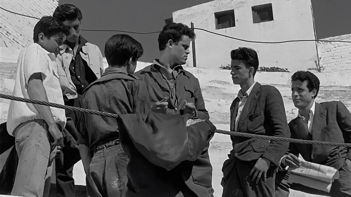 «Άγουρη Συμμορία»: H δυστυχία, η μοναξιά & η αλληλεγγύη των αδύναμων στα χρόνια του Φράνκο