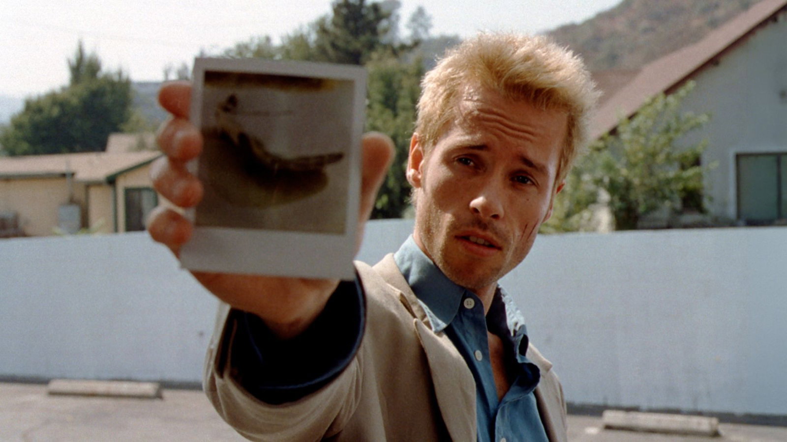 MEMENTO.jpg