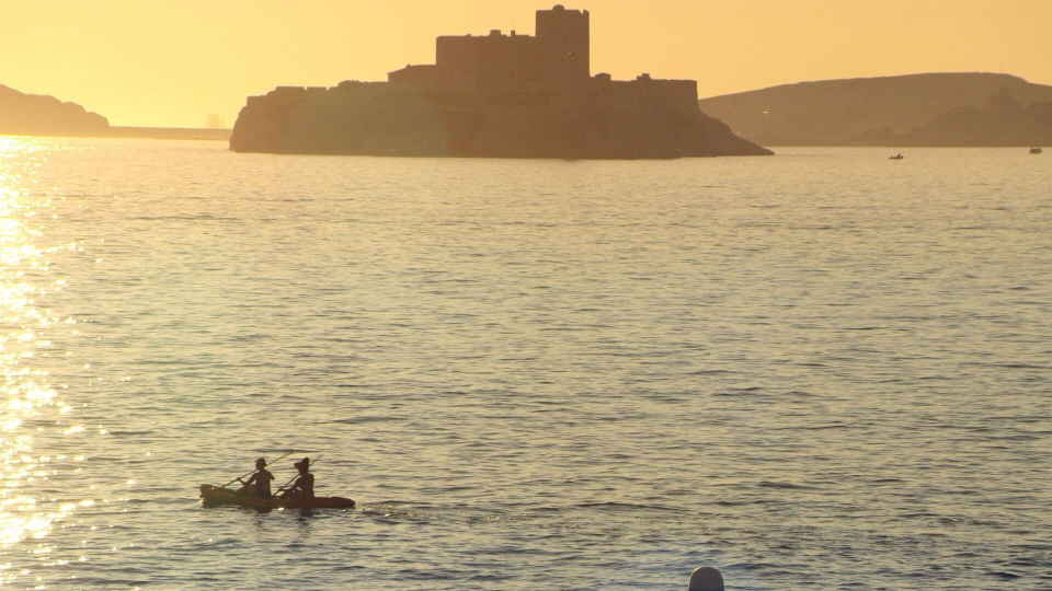 Στη Θάλασσα