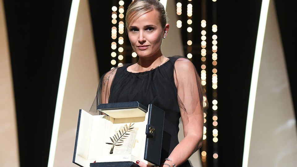 «Titane»: Πώς η Ζουλιά Ντουκουρνό δημιούργησε τον πιο αμφιλεγόμενο Χρυσό Φοίνικα όλων των εποχών