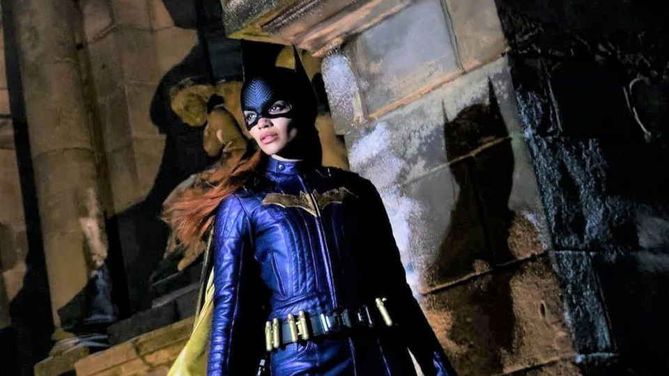 Χάος στη Warner με «Batgirl», πρώτα τρέιλερ Βενετίας και «Ροδακινιές του Αλκαράς» στις αίθουσες